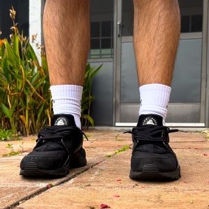 Nike huaraches triple black size 10